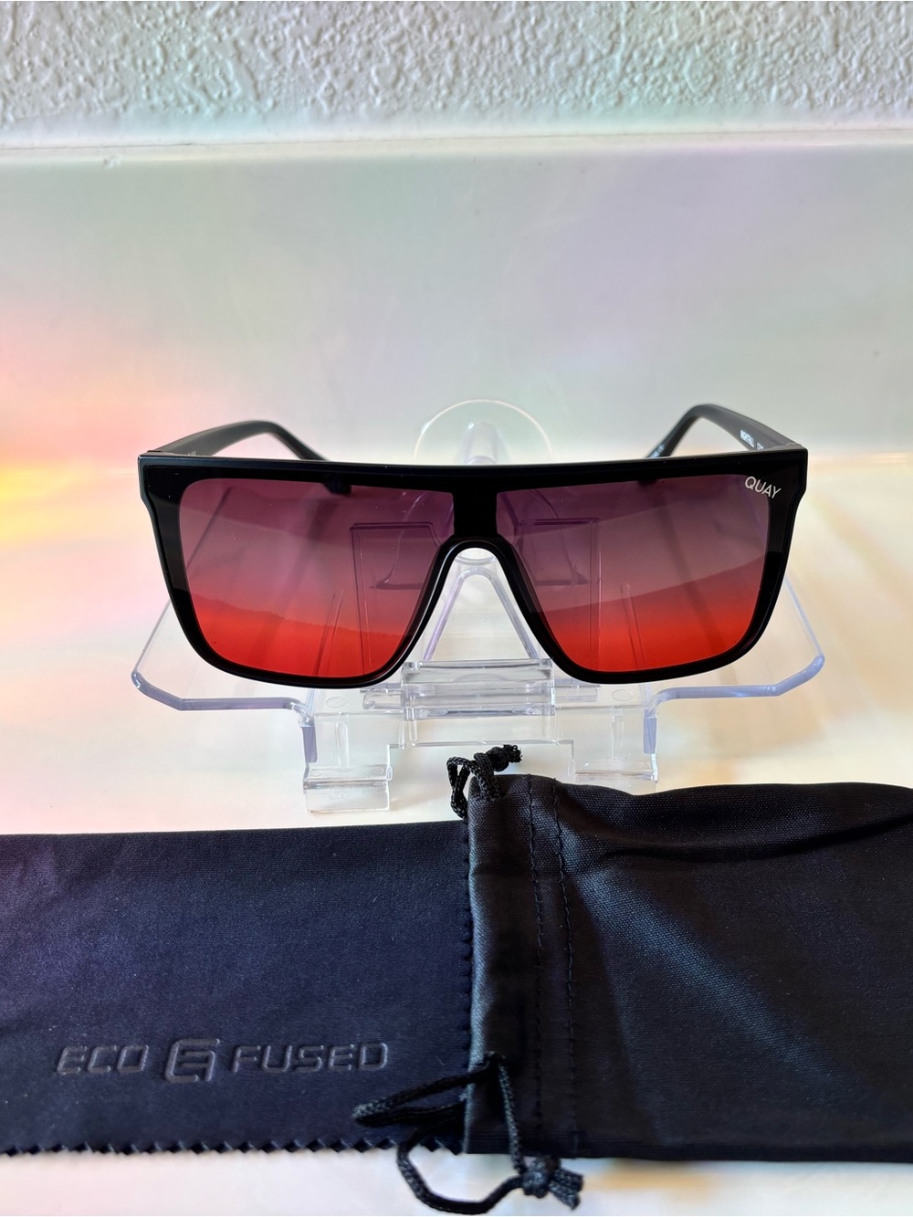 QUAY Nightfall 1212 Tinted Gradient Shield Sunglasses Black Frame Red Len